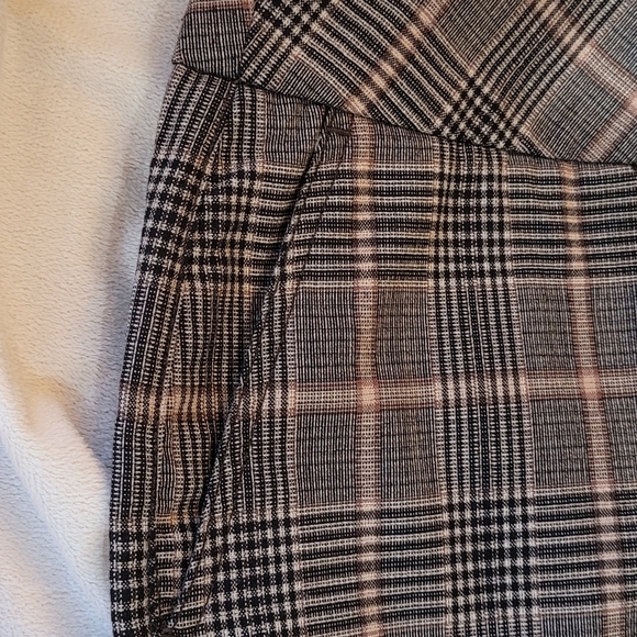 Express Plaid Skirt with Pockets Gray Black Brown - Picture 2 of 7